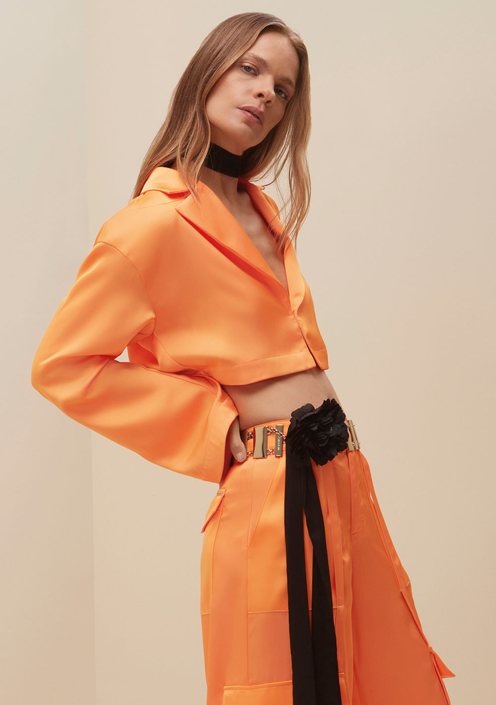 Camisa Morena Rosa Manga Longa Detalhe Costas Laranja