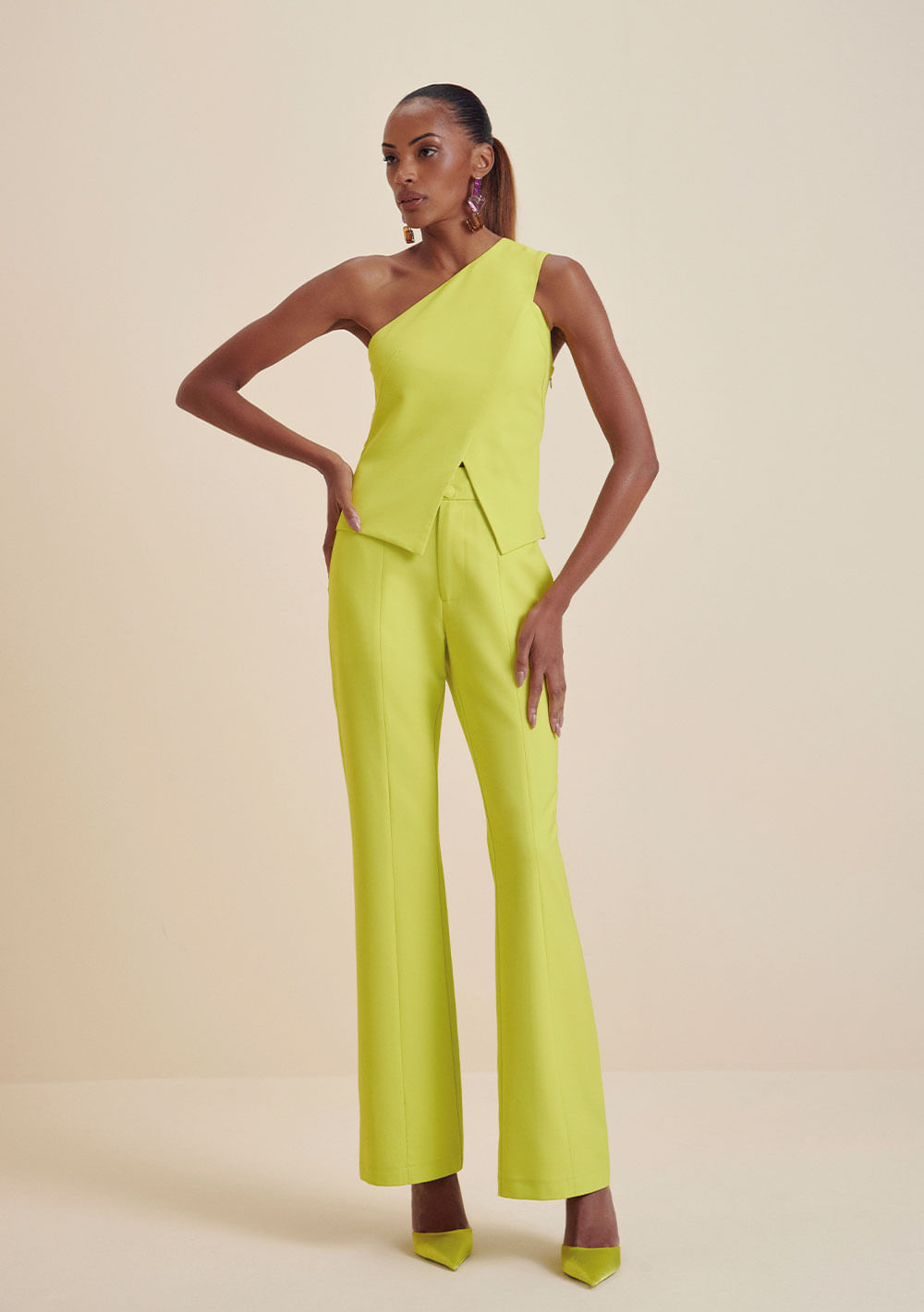 Calça Morena Rosa Boot Cut Cós Alfaiataria Bolso Faca Verde