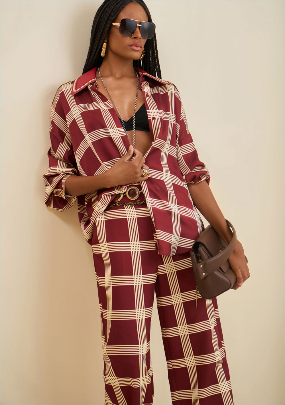 Camisa Morena Rosa Solta Gola Clássica Manga Longa Padrão Bordo