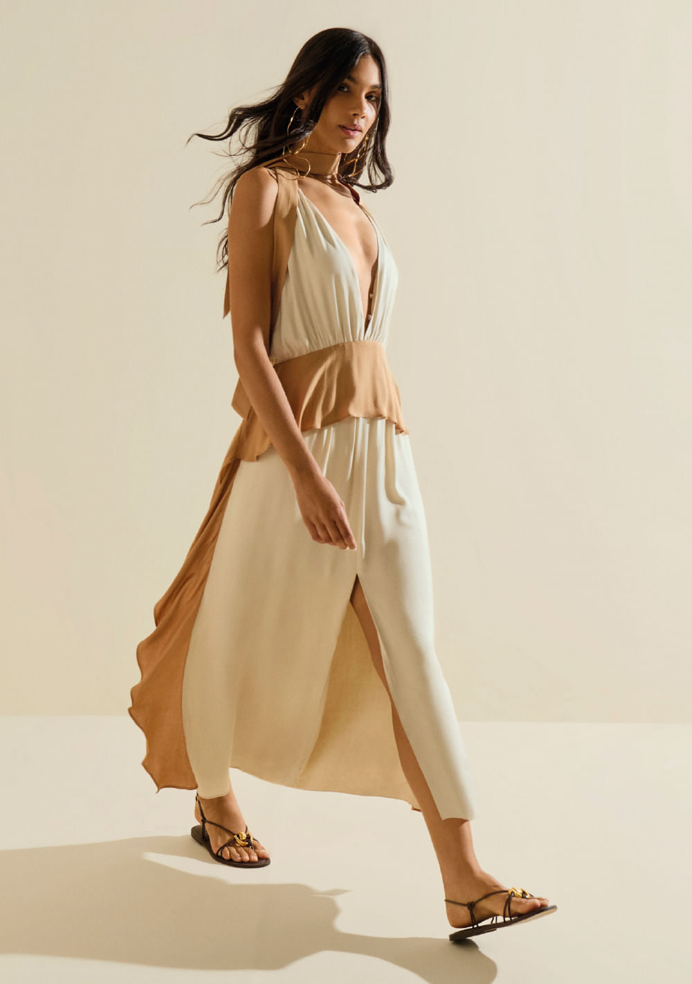 Vestido Morena Rosa Ajustado Decote V Com Alça Midi Bege
