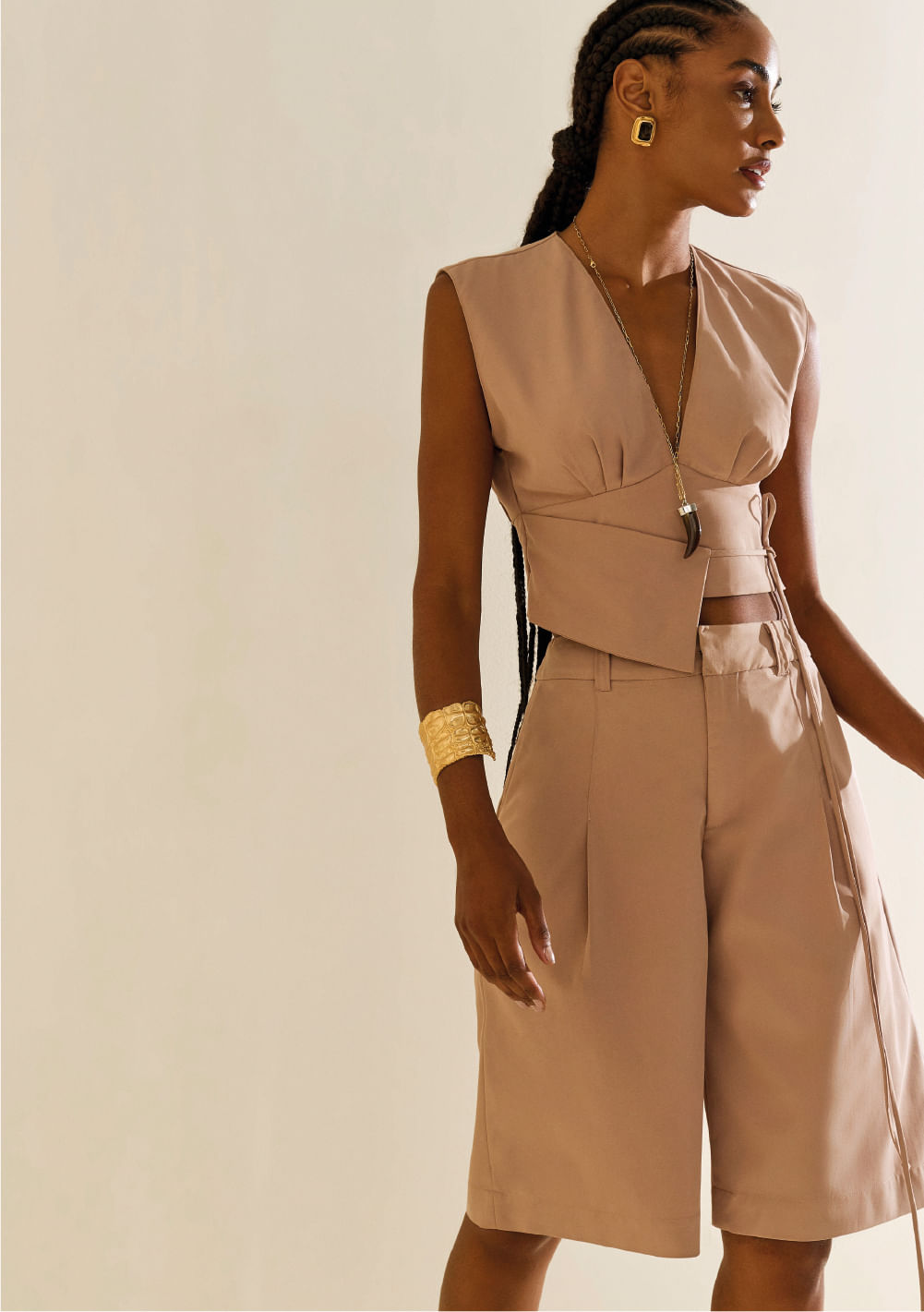 Regata Morena Rosa Ajustada Decote V Cropped Marrom
