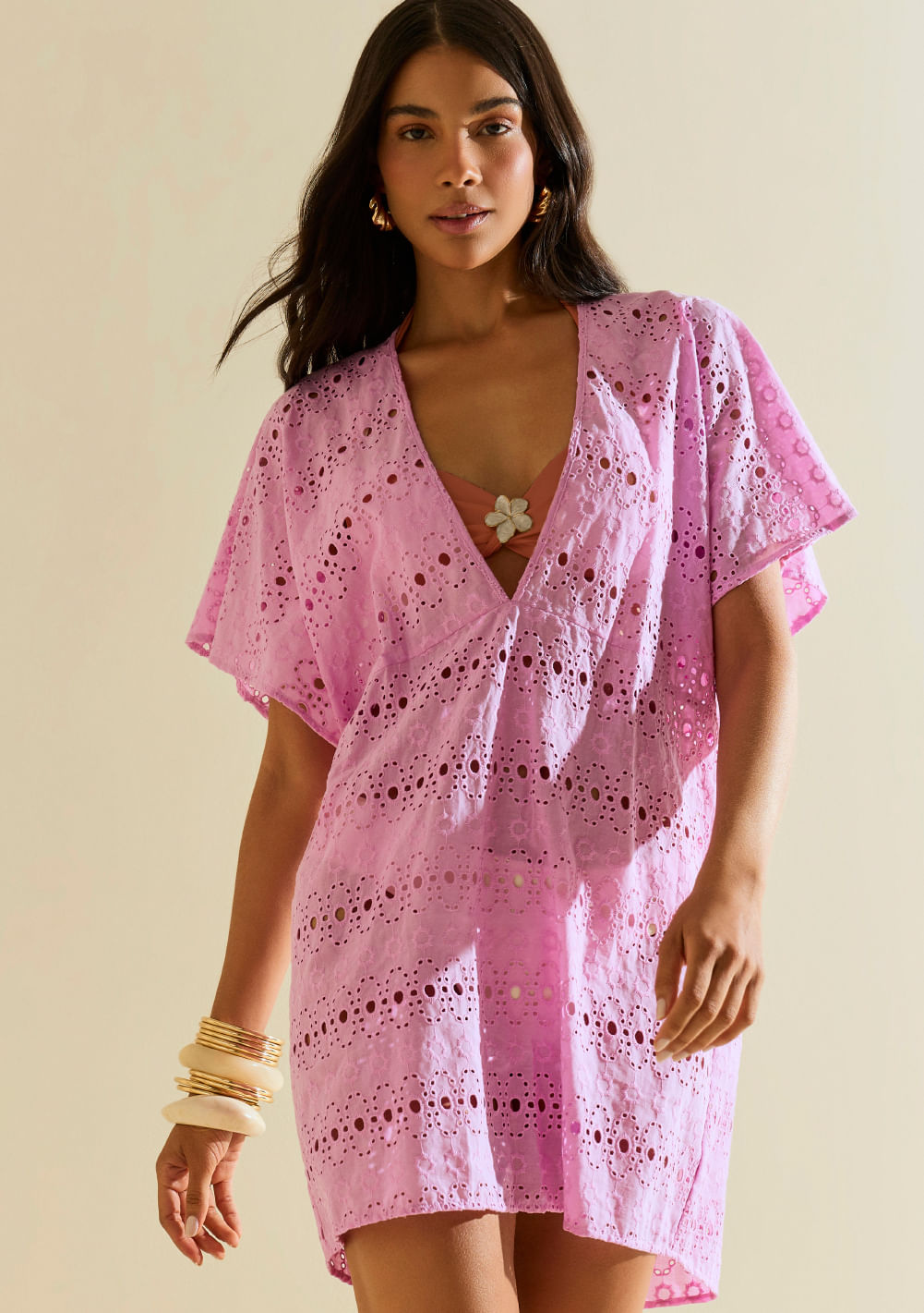 Vestido Morena Rosa Solto Decote V Manga Curta Curto Rosa