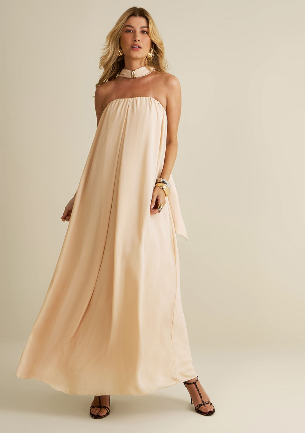 Vestido Morena Rosa Solto Decote Reto Com Alça Longo Bege