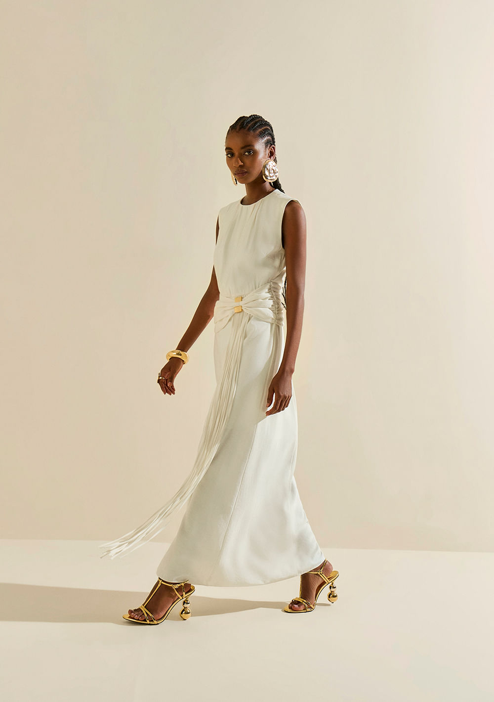 Vestido Morena Rosa Solto Decote Careca Manga Curta Longo Off White