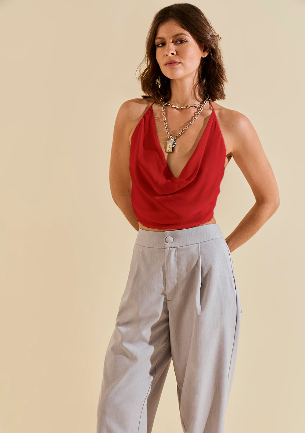 Regata Morena Rosa Solta Decote Costas Cropped Vermelho