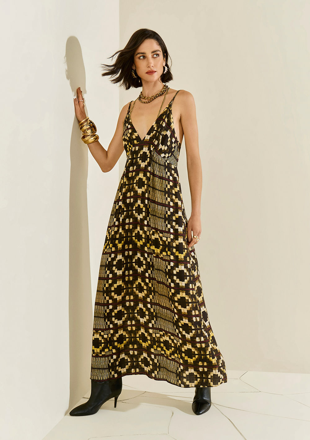 Vestido Morena Rosa Solto Decote V Com Alça Longo Marrom