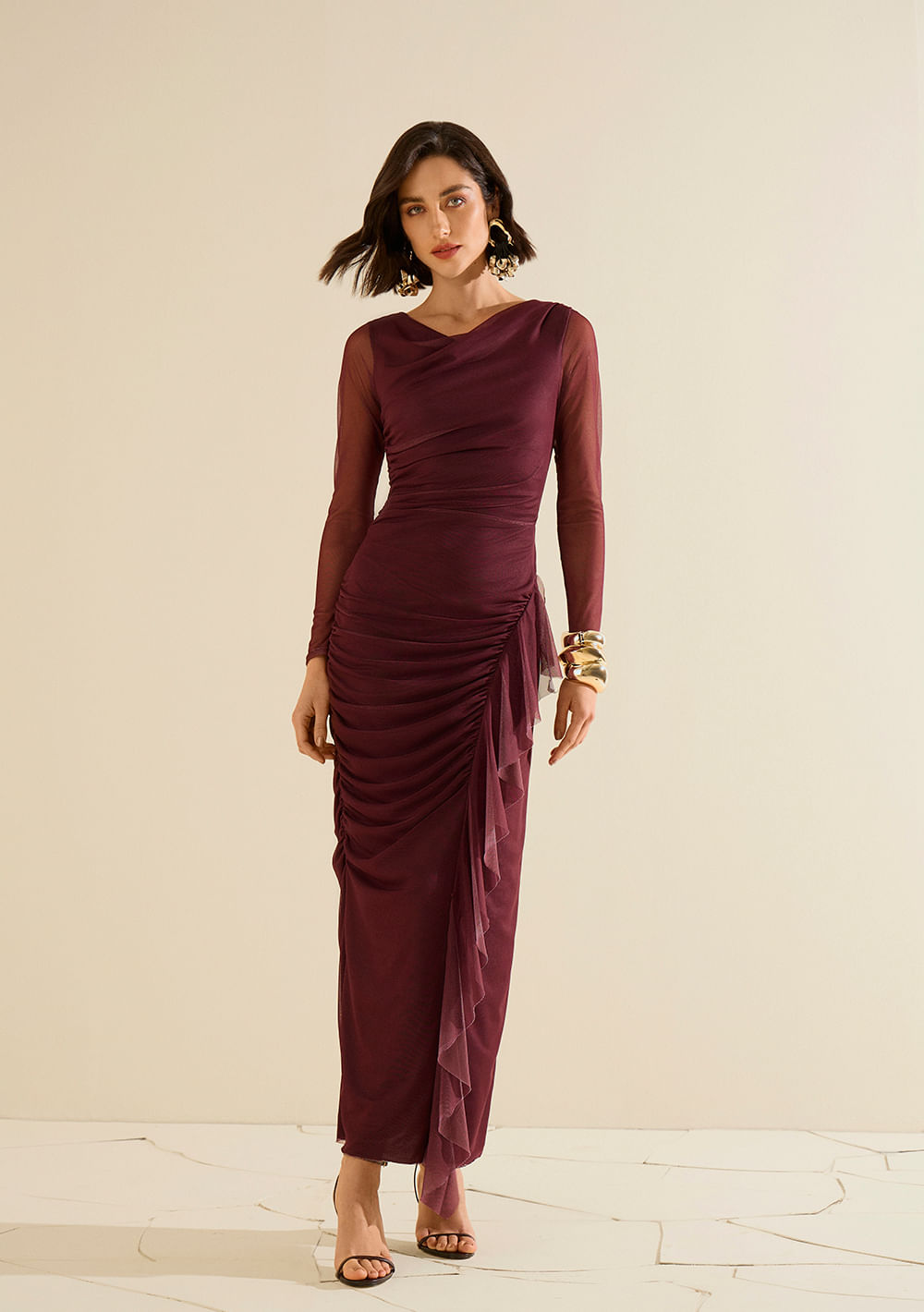 Vestido Morena Rosa Ajustado Decote Careca Manga Longa Midi Bordo