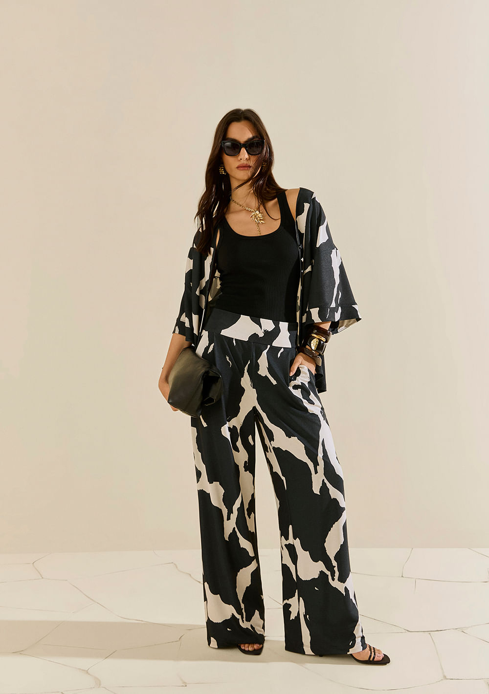 Kimono Morena Rosa Solto Manga 3 Quartos Padrão Preto