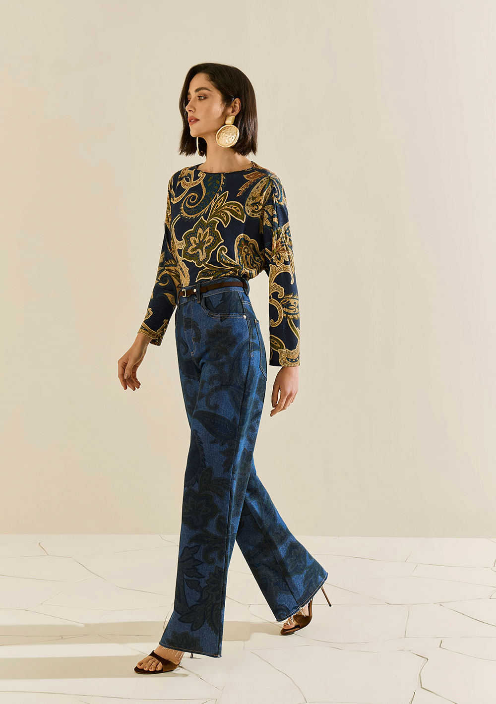 Blusa Morena Rosa Ajustada Decote Canoa Manga Longa Padrão Azul