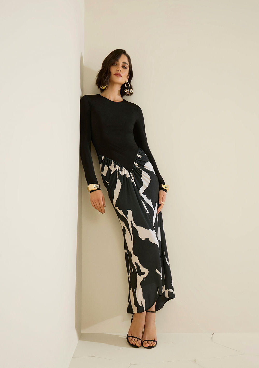 Vestido Morena Rosa Ajustado Decote Careca Manga Longa Longo Preto