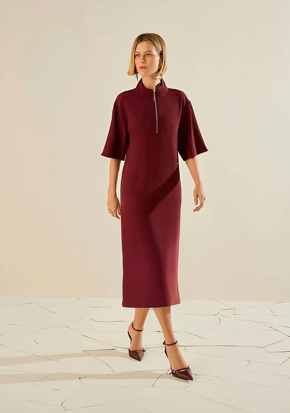 Vestido Morena Rosa Solto Gola Alta Manga Curta Longo Bordo