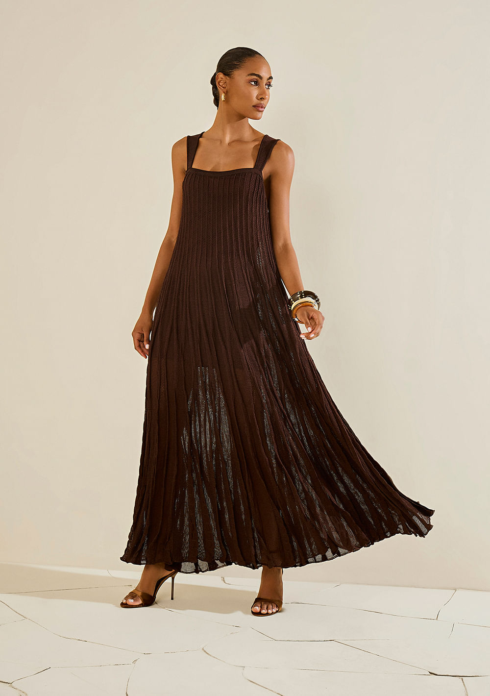 Vestido Morena Rosa Solto Decote Reto Com Alça Longo Marrom