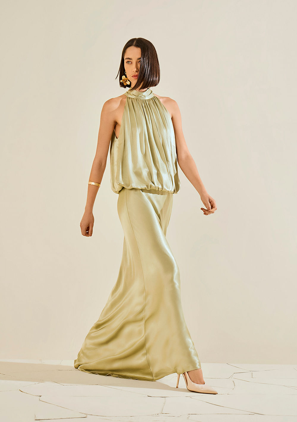 Vestido Morena Rosa Solto Gola Alta Sem Manga Longo Verde