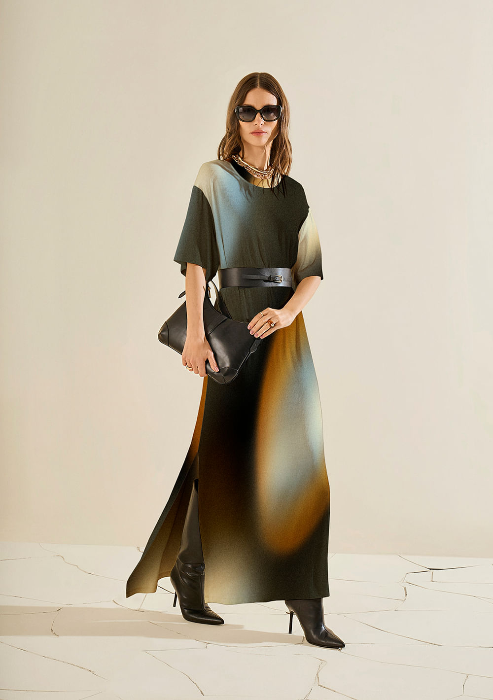 Vestido Morena Rosa Solto Decote Careca Manga Curta Longo Preto