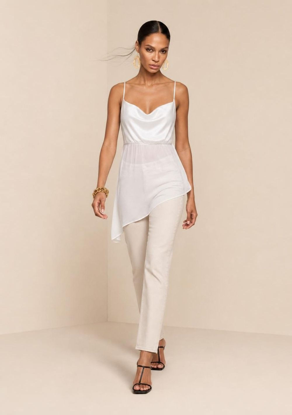 Regata Morena Rosa Solta Decote Quadrado Alongada Off White