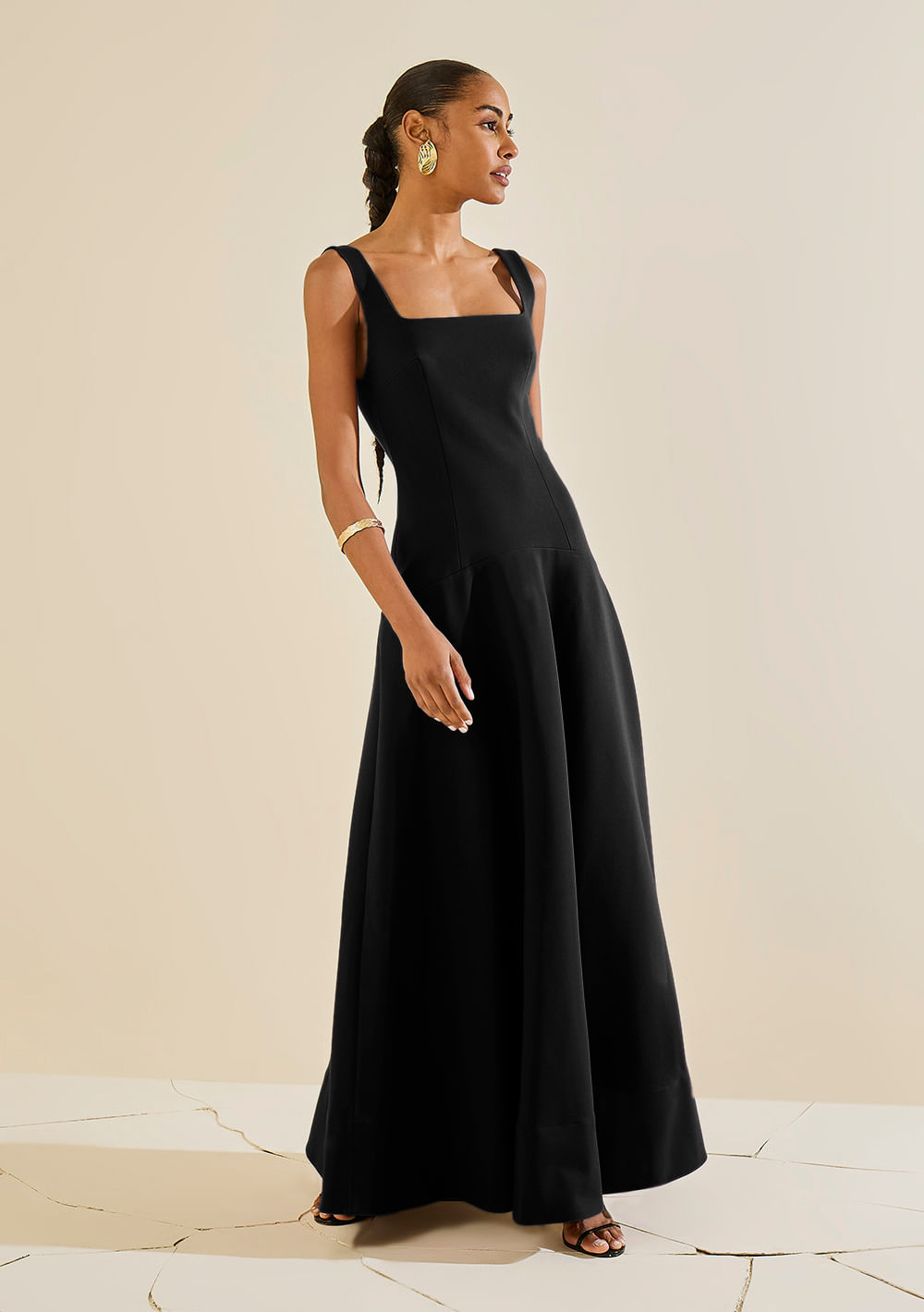 Vestido Morena Rosa Ajustado Decote Reto Com Alça Longo Preto