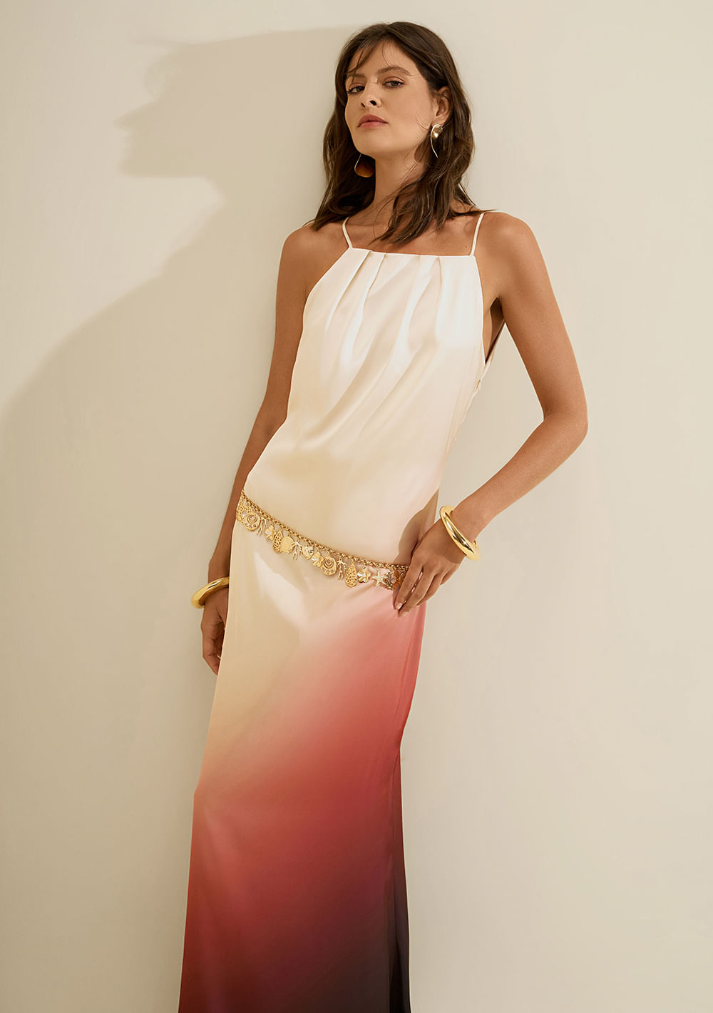 Vestido Morena Rosa Ajustado Decote V Com Alça Longo Bege